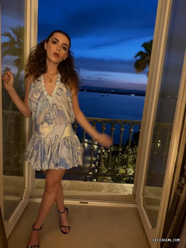 Kiernan Shipka's Hot Legs: A Sexy Photo Collection You Can't
