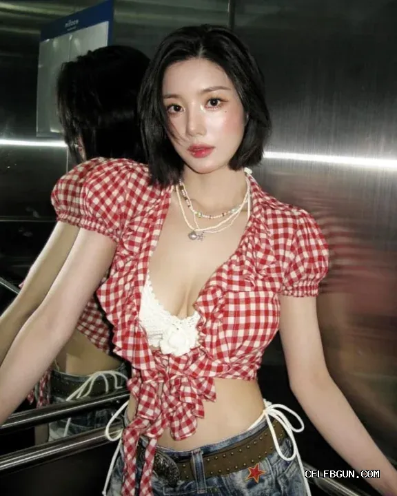 Kwon Eun-Bi's Hot Red Lipstick Sexy Photo Collection