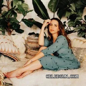 Laura Bailey's Hot Barefoot Photo Collection