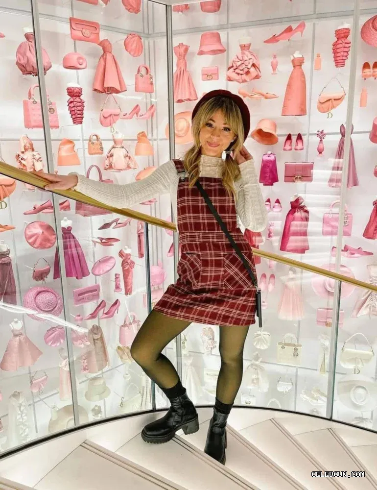 Lindsey Stirling's Hot Legs: A Stunning Collection of Sexy Photos