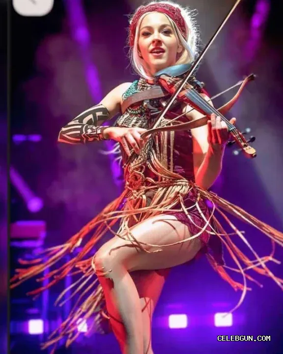 Lindsey Stirling's Hot Legs: Stunning Sexy Photo Collection