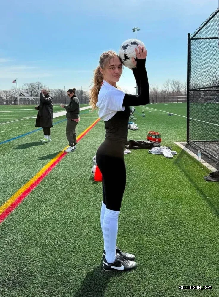 Lizzy Greene's Sexy Ass: Hot Photo Collection You Can't Miss!