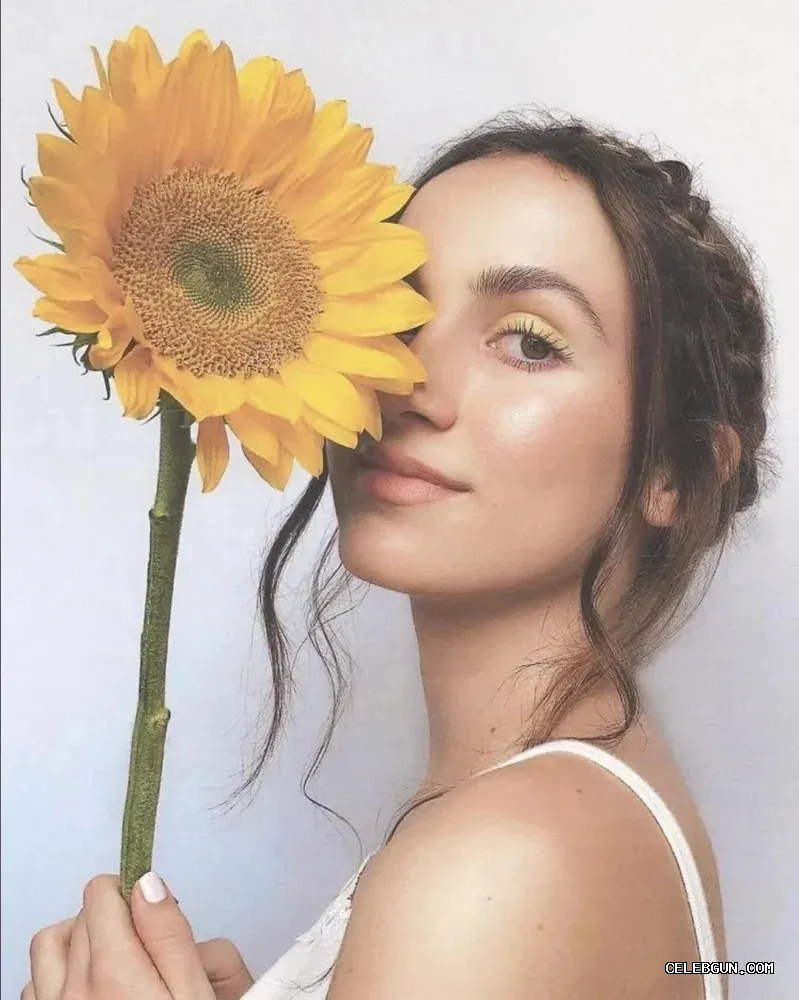 Maude Apatow's Hot Flowers Sexy Photos Collection