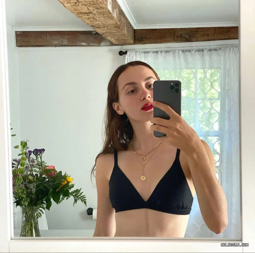Maude Apatow's Hot and Sexy Photo Collection
