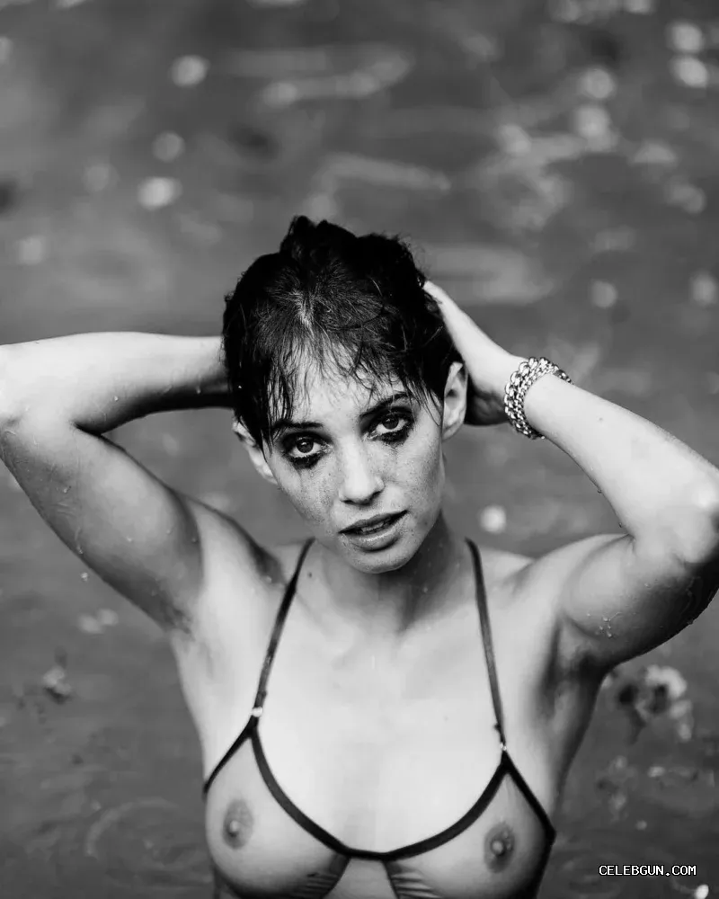 Maya Hawke Naked and Hot in Stunning Nude Photos