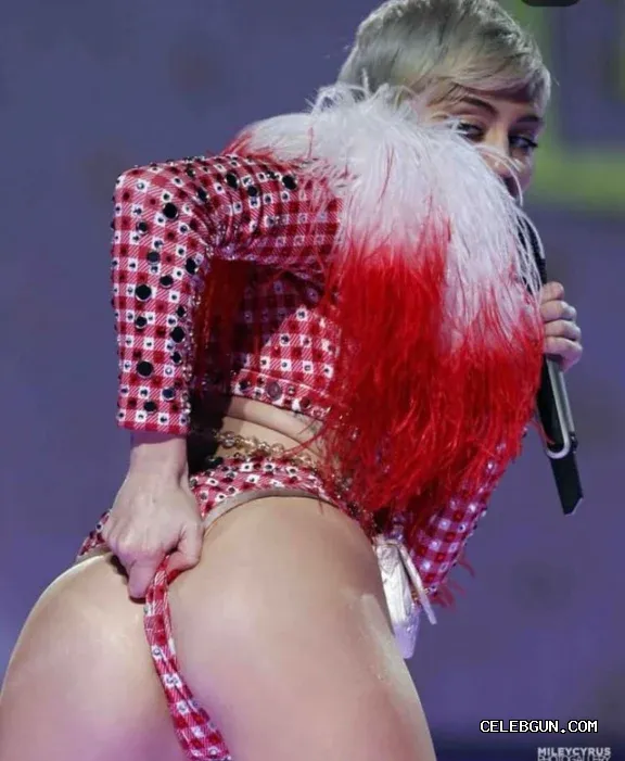 Miley Cyrus: Sexy Photos Collection of Her Hottest Ass Shots