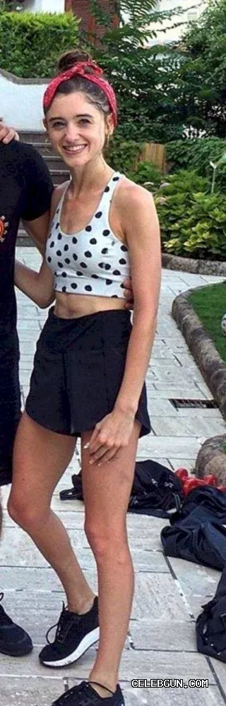 Natalia Dyer's Hot Sexy Leg Photos Collection