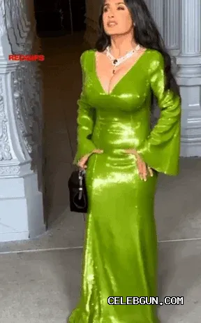 Salma Hayek's Hot Collection of Sexy Boobs Photos
