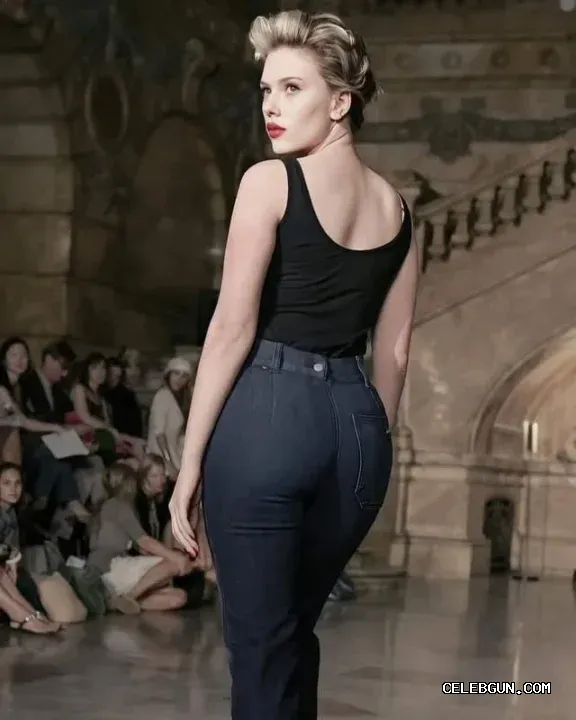 Scarlett Johansson's Hot Full-Length Jeans Photo Collection