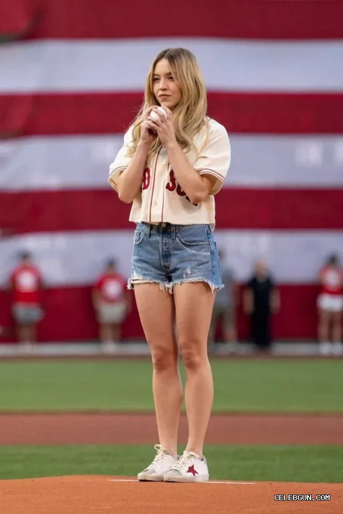 Sydney Sweeney's Hot Collection of Sexy Legs Photos