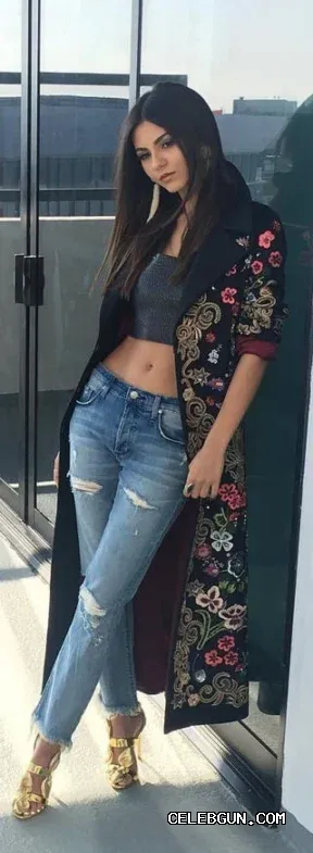 Victoria Justice's Hot Sexy Photos Collection in Full Length Jeans