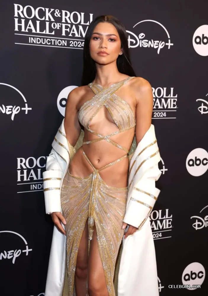 Zendaya's Stunning Nude Photo Collection: Petite Boobs Revealed