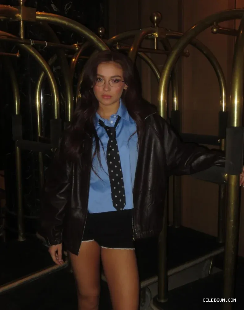 Anna Cathcart's Sexy Thighs Photo Collection: Hot Shots You Can't