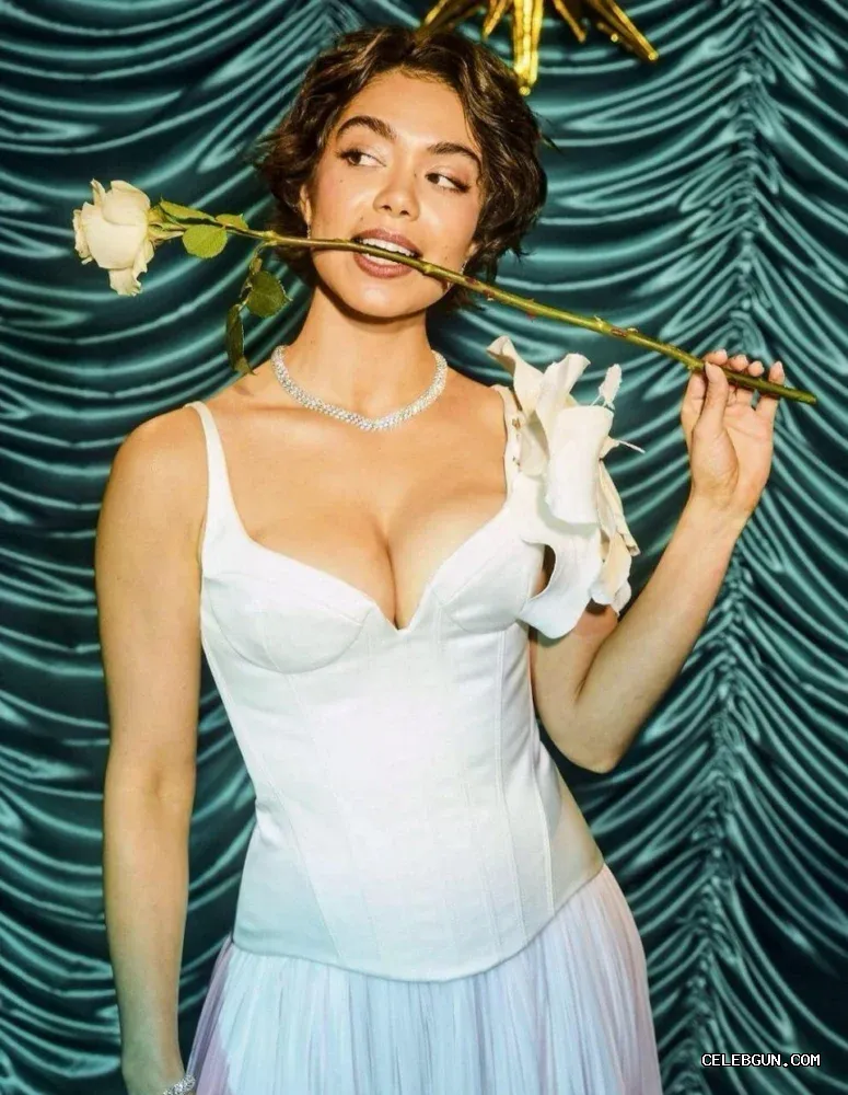 Auli'i Cravalho's Stunning Boobs: Must-See Sexy Photo Collection