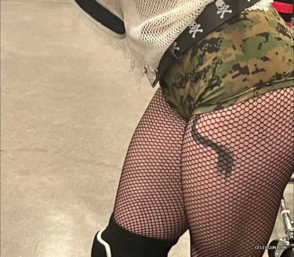 Billie Eilish's Scorching Hot Thighs: Must-See Sexy Photo Collection