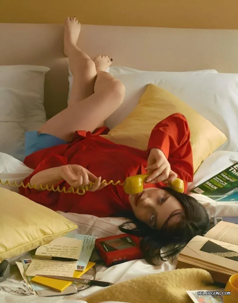 Billie Eilish's Sexy Thighs: Must-See Hot Photo Collection