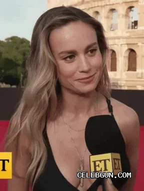 Brie Larson's Sexy Boobs: Stunning Photo Collection!