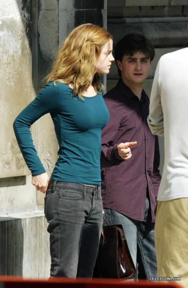 Emma Watson and Sydney Sweeney's Sexy Boobs Photo Collections Revealed