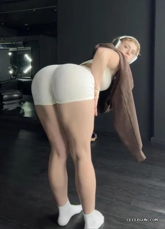 Faith Ordway's Sexy Ass: Stunning Hot Photos Collection