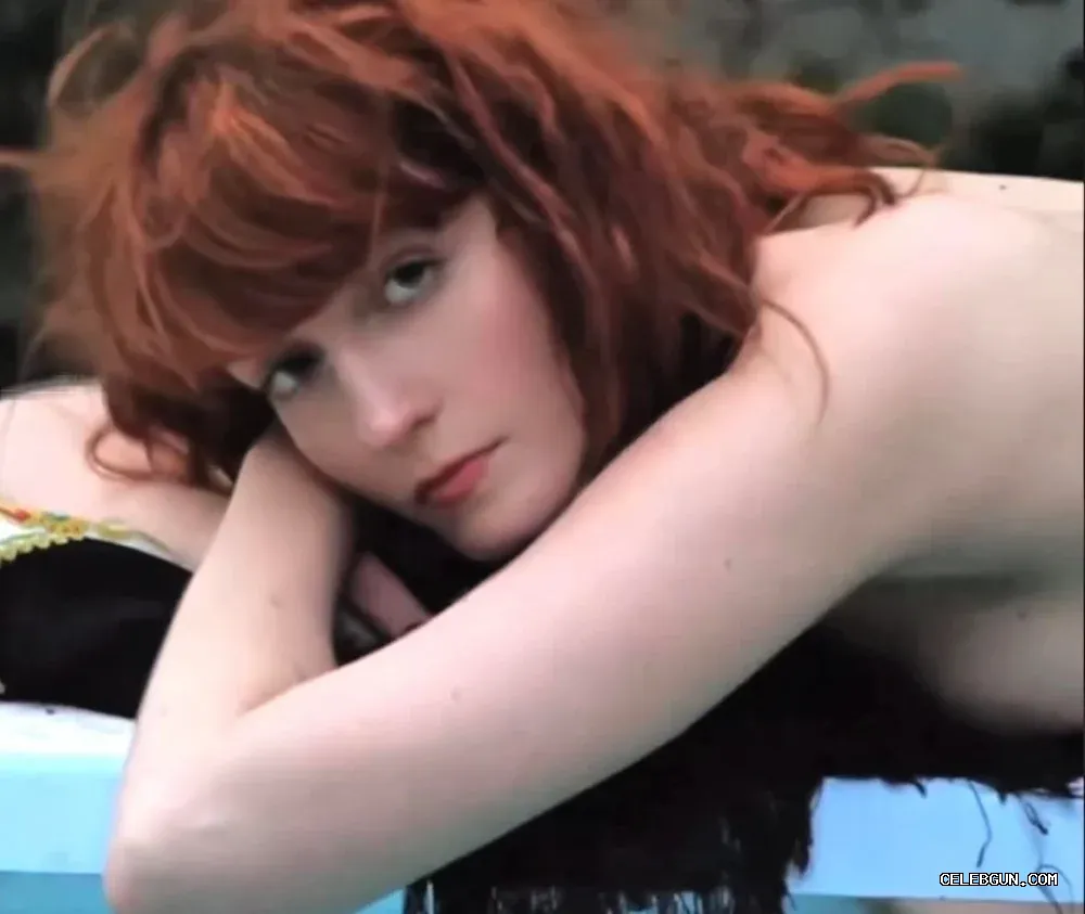 Florence Welch Sizzles in Stunning Boobs Photo Collection