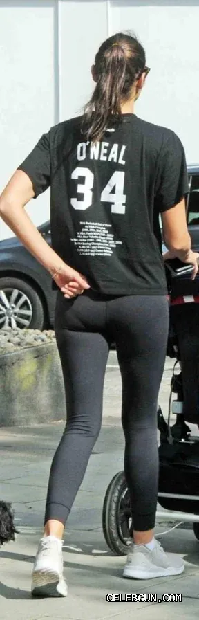 Gal Gadot's Hottest Sexy Butt Photos Collection