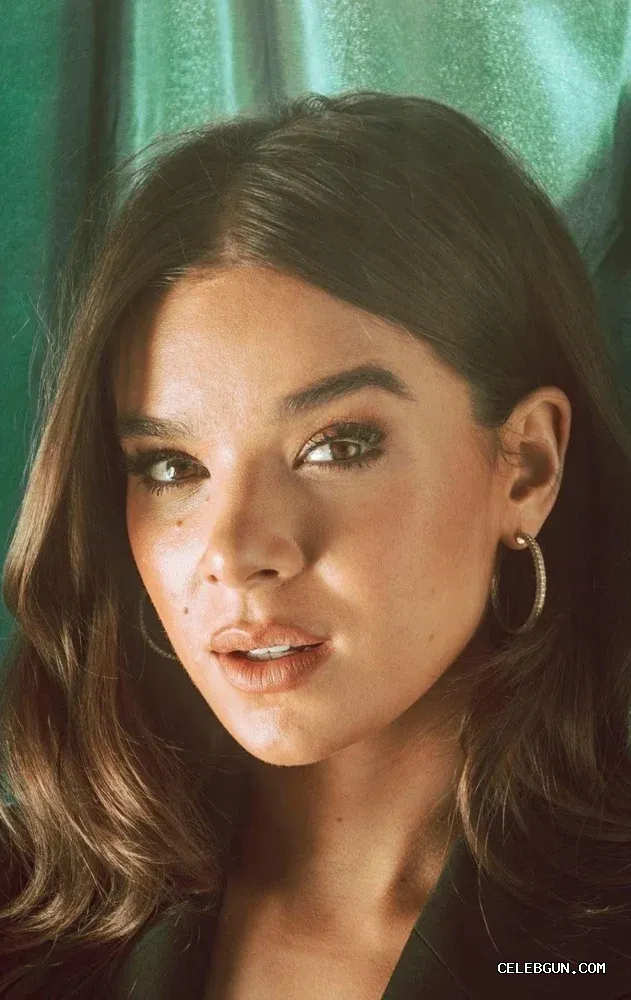 Hailee Steinfeld's Hot and Sexy Photo Collection