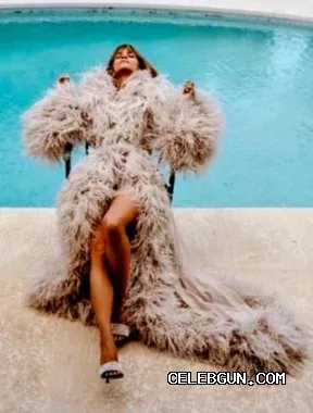 Halle Berry's Hot Legs: Captivating Sexy Photo Collection