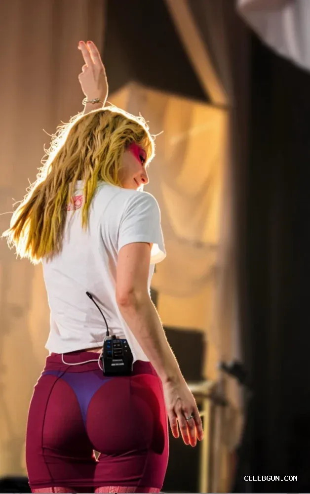 Hayley Williams: Sexy Collection of Hot Ass Photos