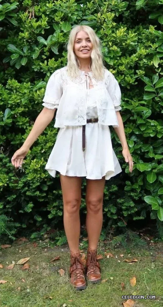 Holly Willoughby: Hot and Sexy Legs Photo Collection