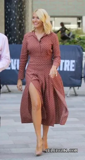 Holly Willoughby’s Hot Sexy Legs: Stunning Photo Collection