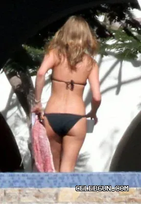 Jennifer Aniston's Hot and Sexy Butt Photos Collection