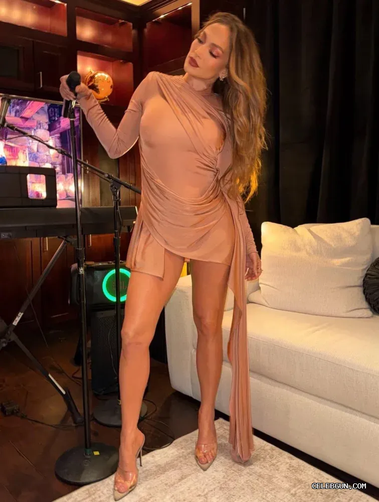Jennifer Lopez's Hot Legs: Stunning Sexy Photo Collection