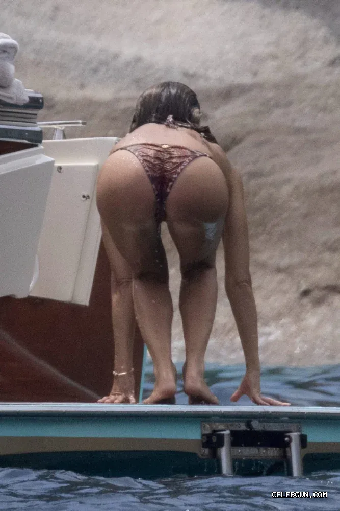 Jessica Alba's Sexy Ass: Stunning Hot Photos Collection
