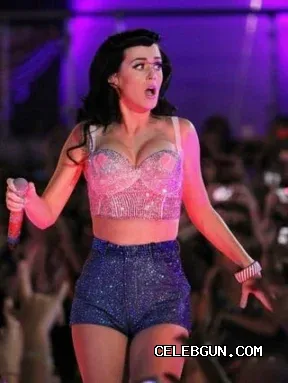 Katy Perry's Sexy Boobs Collection That Will Leave You Breathless