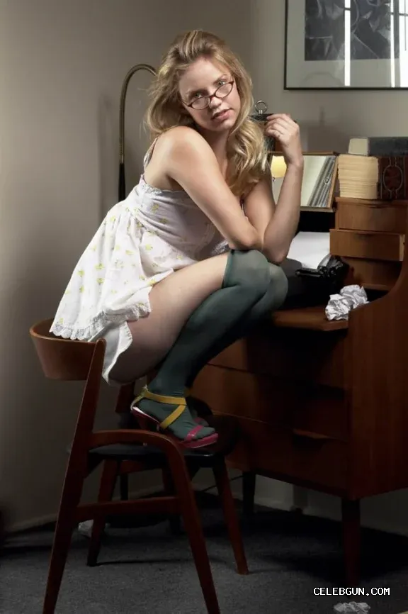 Kelli Garner's Sexy Thighs: Hot Photo Collection You Can’t Miss