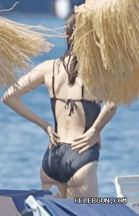 Lily Collins' Sexy Ass: A Hot Collection of Stunning Photos