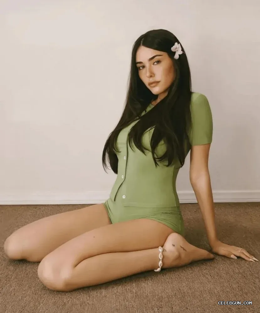 Madison Beer: Sexy Hot Thighs Photo Collection Revealed