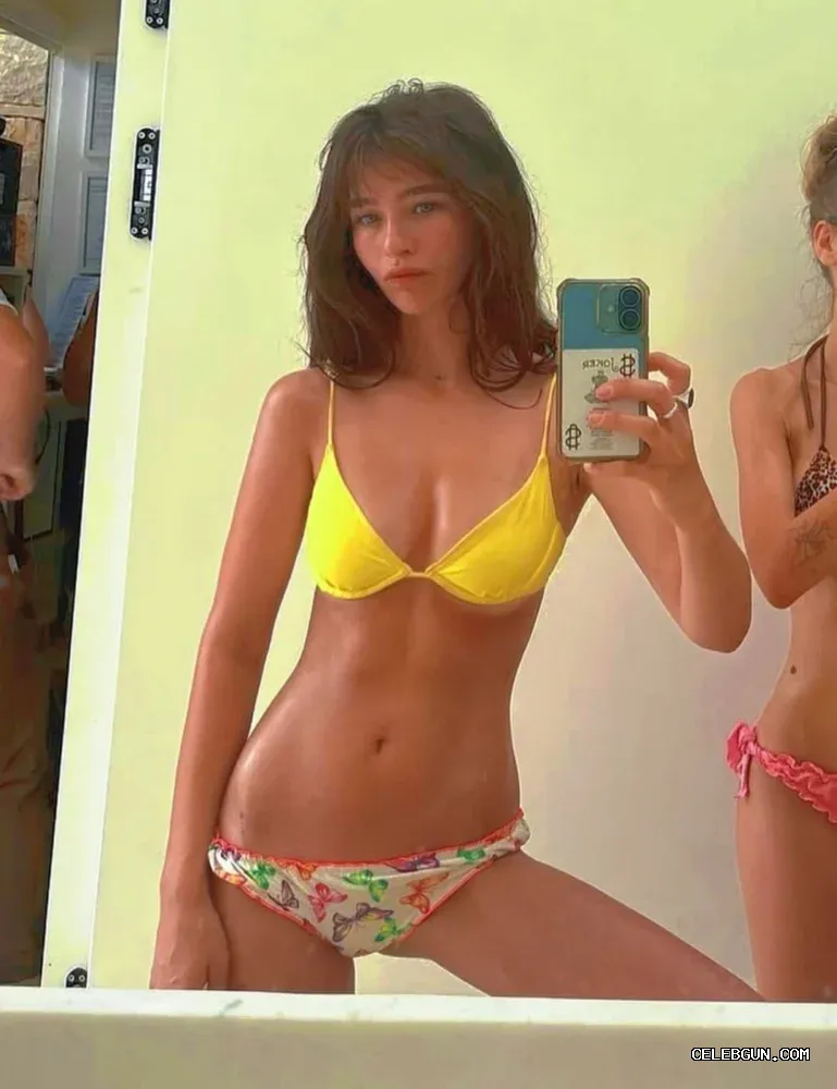 Malina Weissman’s Stunning B Cup Boobs: Must-See Nude Photo Collection!