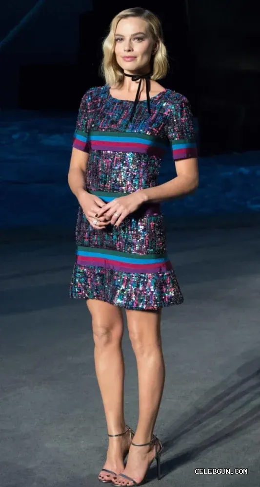 Margot Robbie's Hot Legs: Steamy Photo Collection!