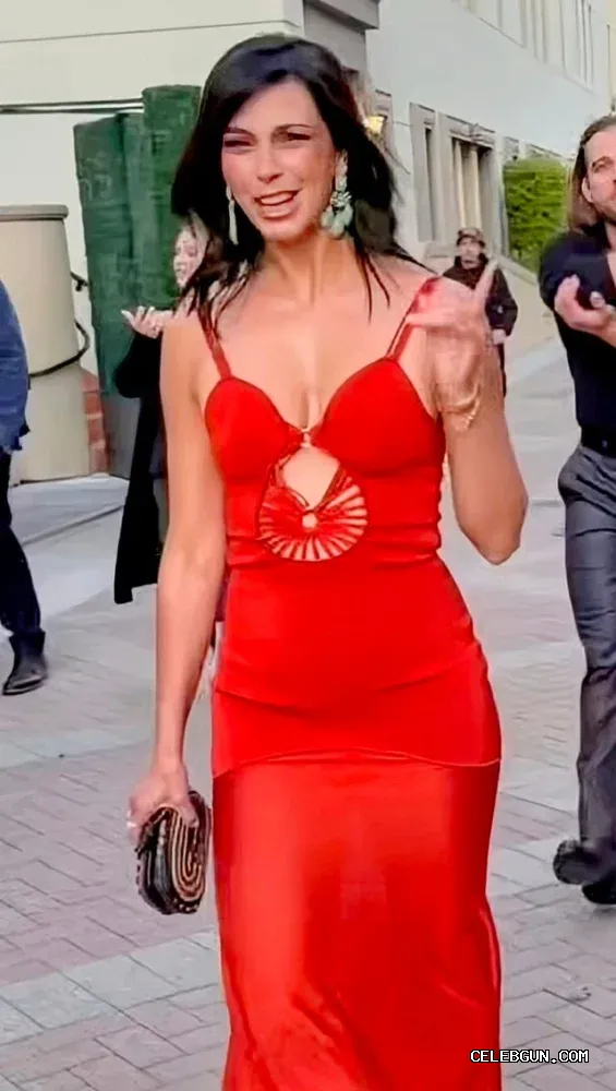 Morena Baccarin's Irresistibly Sexy Boobs Photo Collection Revealed!