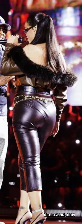 Rihanna's Sexy Ass: Must-See Hot Photo Collection