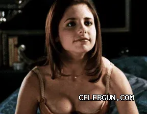 Sarah Michelle Gellar's Sizzling Nude Collection: Stunning A-Cup Boobs Revealed!