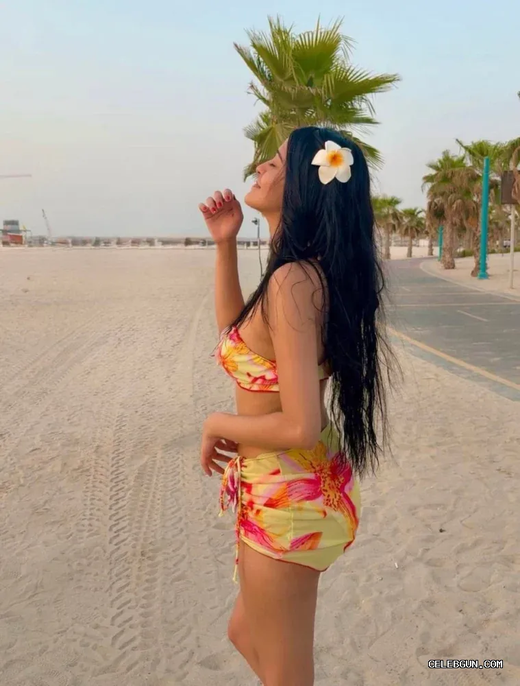 Simran Khandelwal's Sexy Ass: Stunning Hot Photo Collection