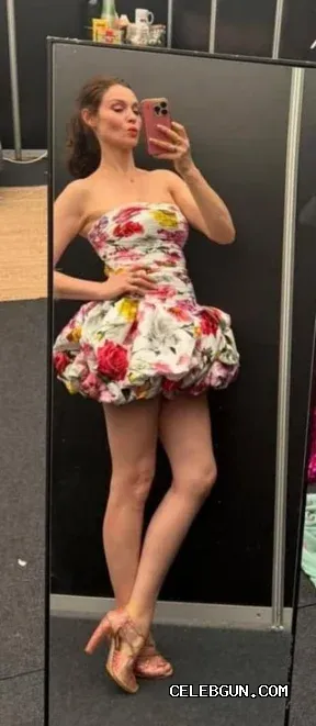 Sophie Ellis-Bextor's Hot and Sexy Legs Photo Collection
