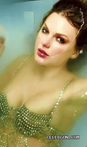 Taylor Swift's Sexy Boobs Collection: Stunning Photos You Can't Miss