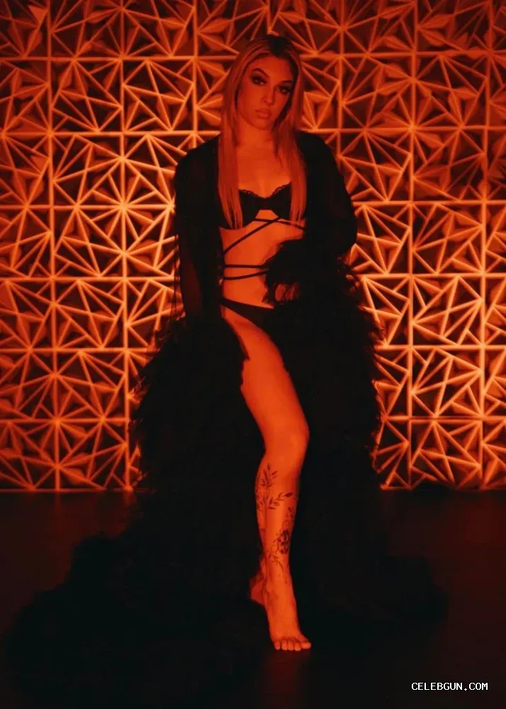 Thea Hail’s Hot Legs: A Sensational Collection of Sexy Photos