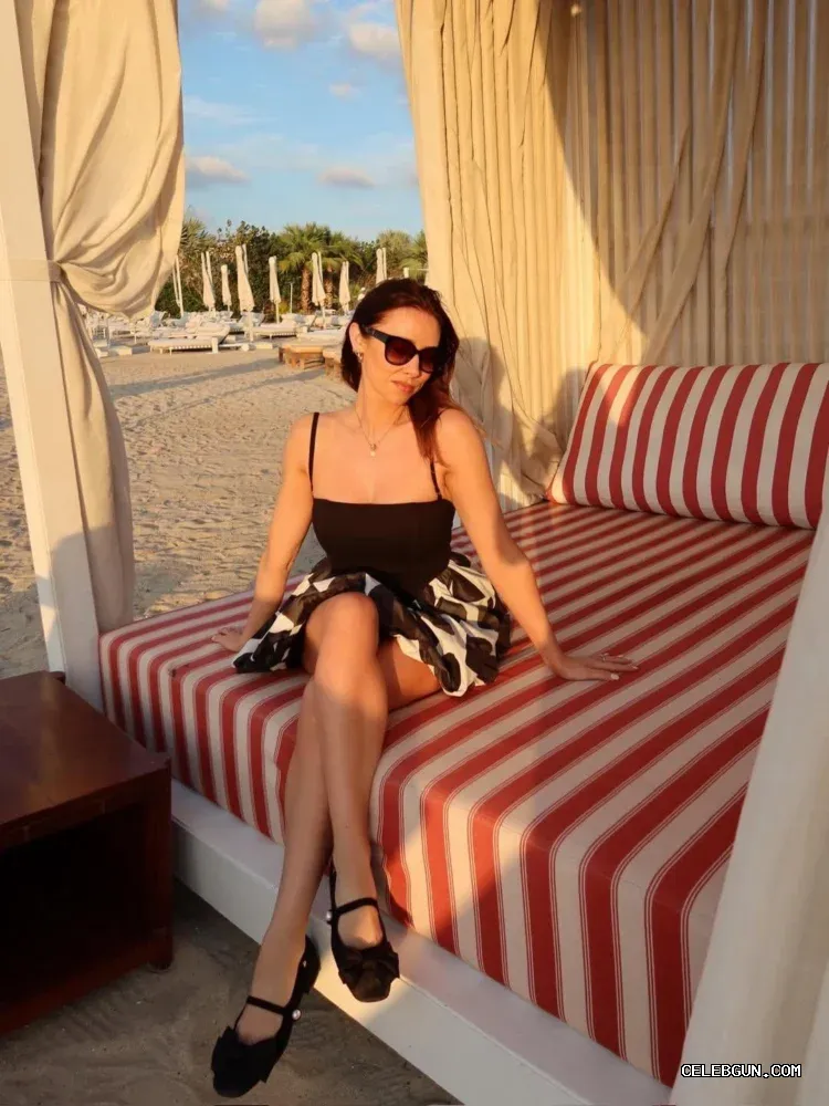 Una Healy's Hot Legs: Stunning Sexy Photo Collection