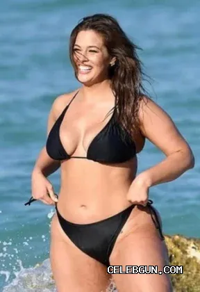 Ashley Graham's Sexy Boobs: Stunning Photo Collection of Tits