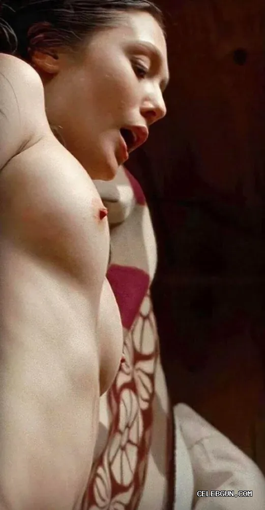 Elizabeth Olsen's Sexy Boob Collection: Stunning Tits Revealed!