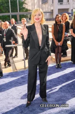Elle Fanning's Hot and Sexy Photo Collection from Suits